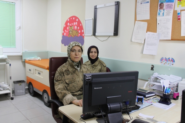 Bursa'da doktorlar Çanakkale Zaferinin yıldönümünde askeri üniforma ile hizmet verdi