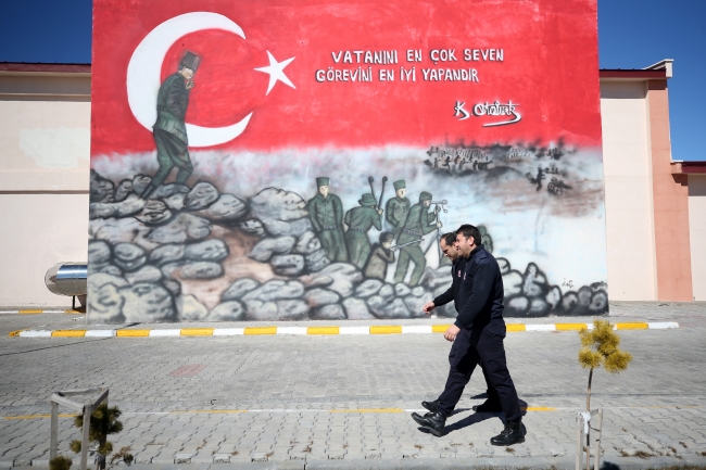 Cezaevlerinin ekmeğini hükümlüler üretiyor