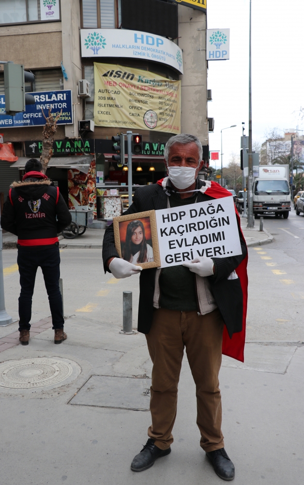Mehmet Laçin için, HDP İl Başkanlığı önünde polis ekipleri de güvenlik önlemi aldı. Fotoğraf: AA