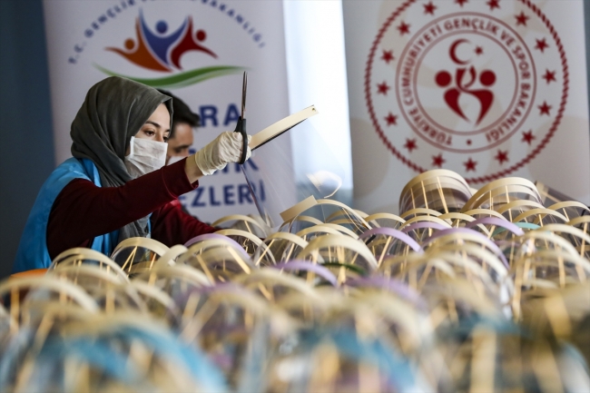 Gençlik merkezleri günlük 40 bin korumalı maske üretecek