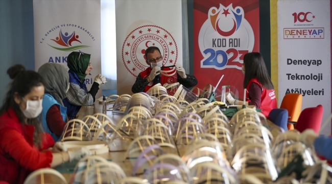 Gençlik merkezleri günlük 40 bin korumalı maske üretecek