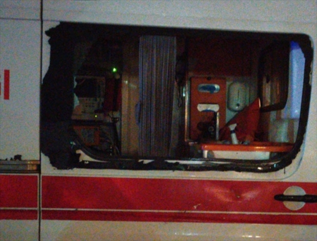 Ambulansın camlarını kıran şüpheliler tutuklandı