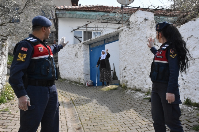 Emeti nine jandarma ekiplerin kahve ikram etmeden göndermek istemedi