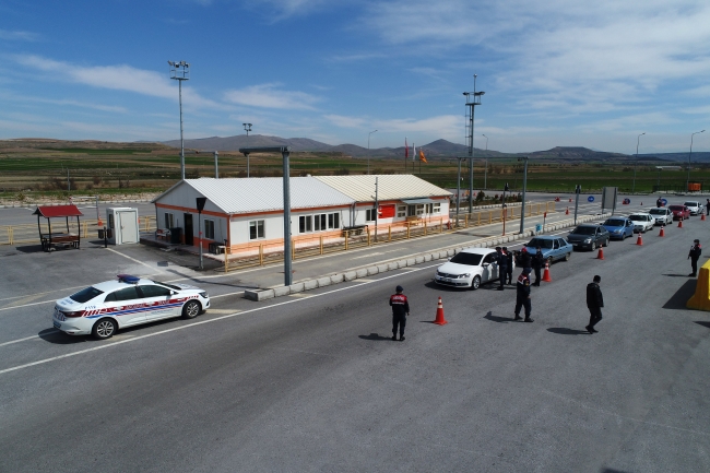Kayseri'de araç giriş çıkışı durduruldu