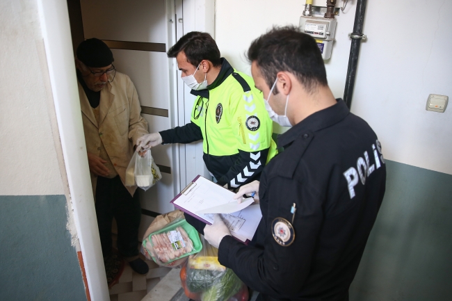 Türk polisi "Kovid-19'la mücadele"de de ön safta