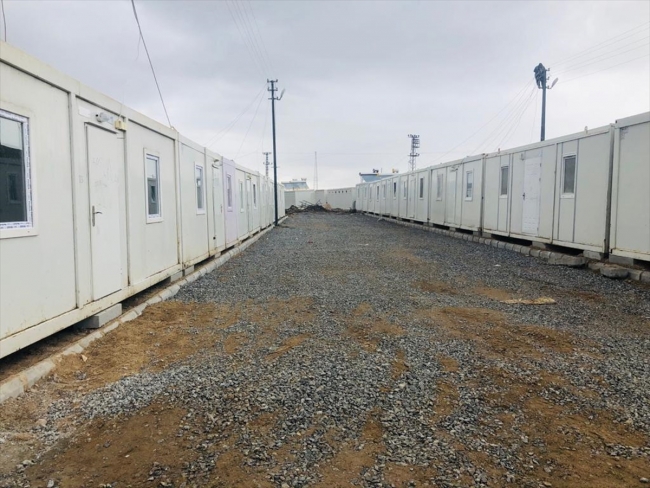 Van'da depremzedeler konteynerlere yerleşmeye başladı