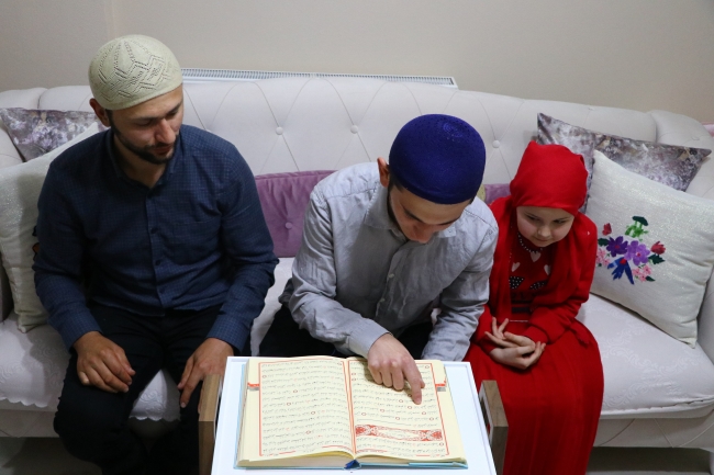 Berat Kandili'nde dualar evlerden yükseldi