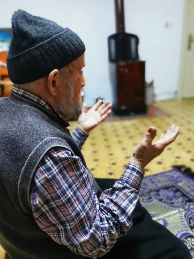 Berat Kandili'nde dualar evlerden yükseldi