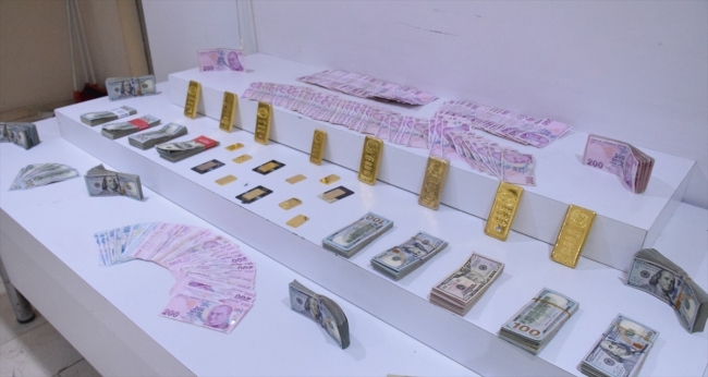 Çalıştıkları evden 11 kilo altın ve 140 bin euro çalanlar yakalandı