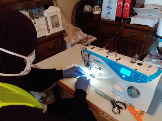 TİKA'dan Sırbistan'da maske ve dezenfektan üretimine destek