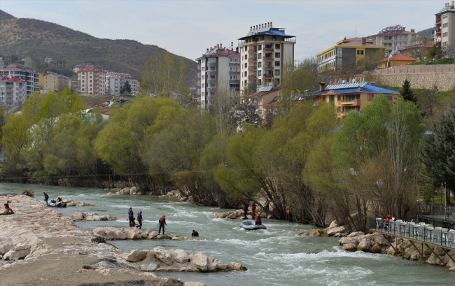 Munzur Çayı'nda kaybolan uzman çavuşu arama çalışmaları sürüyor