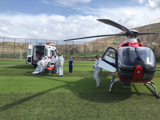Nefes darlığı çeken 87 yaşındaki hasta helikopterle hastaneye ulaştırıldı