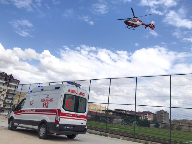 Nefes darlığı çeken 87 yaşındaki hasta helikopterle hastaneye ulaştırıldı
