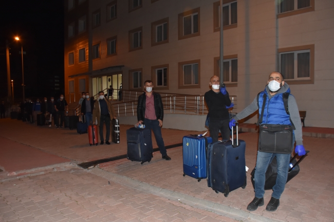Adıyaman'da karantina süresi dolan işçiler evlerine gönderiliyor