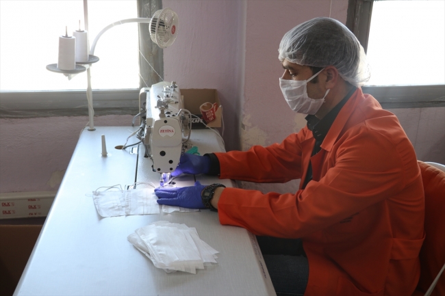 Tutuklu ve hükümlülerin maske ve kolonya mesaisi