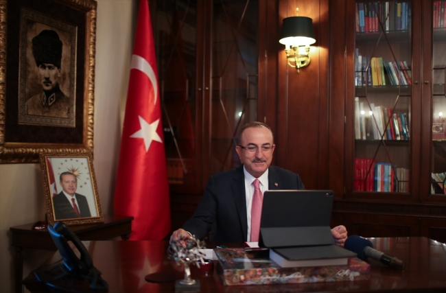 Bakan Çavuşoğlu, koltuğunu Antalya'daki şehit çocuğuna devretti