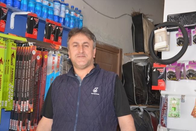 Tekirdağ'da esnaf, kumru yuvasını bozmamak için koltuk kılıfını satmadı