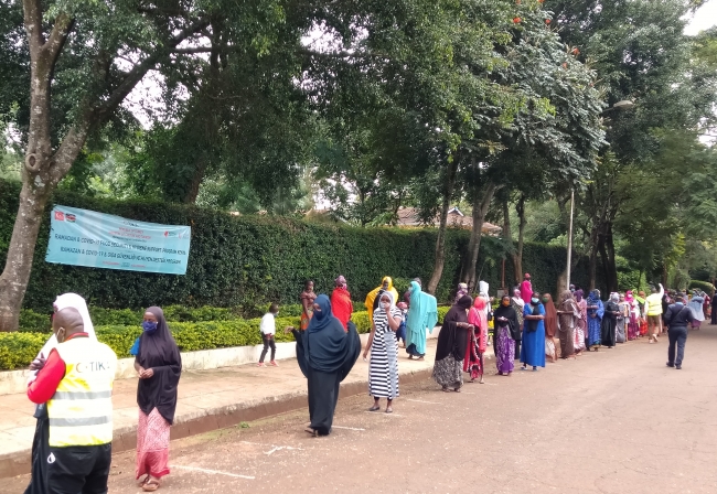 TİKA, Kenya'da 1500 aileye gıda ve hijyen paketi ulaştırıyor