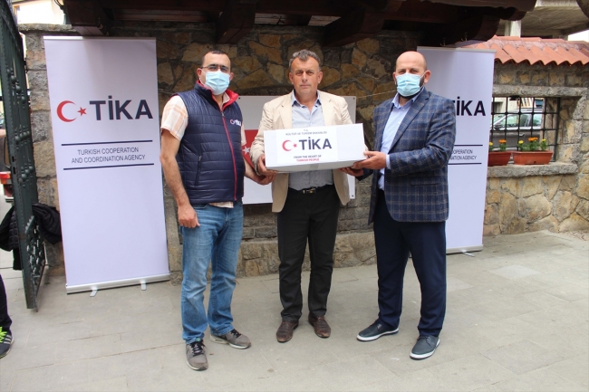 TİKA Karadağ'da Gıda ve Hijyen Destek Programı başlattı
