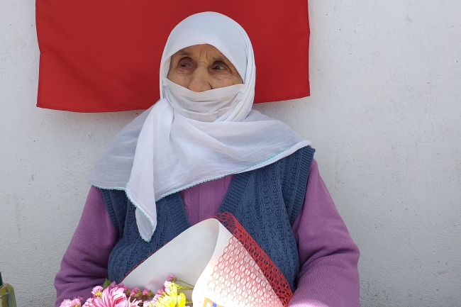 Samsun'da yaşayan 1919 doğumlu Emine nineye 19 Mayıs ziyareti