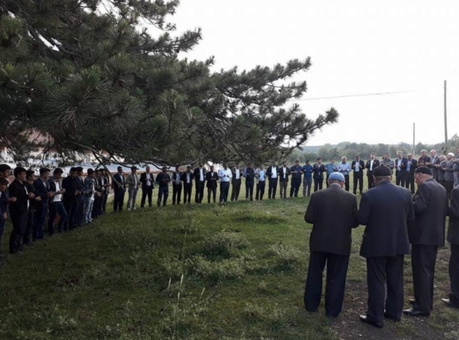 870 yıllık "Bayram Çamı" en sessiz bayramını geçiriyor