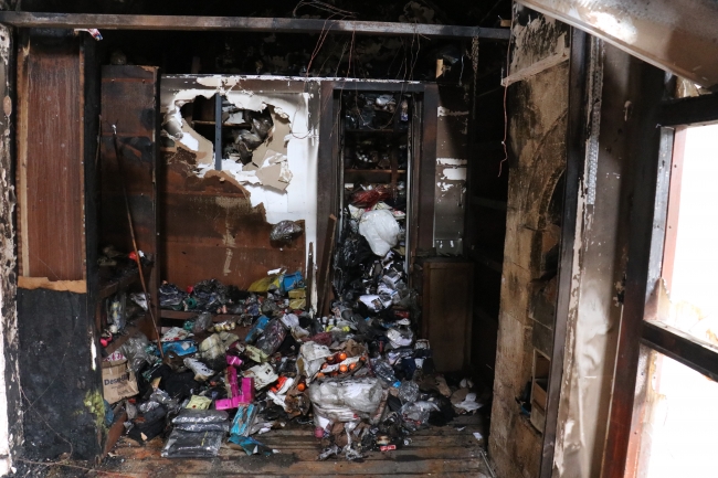 Tarihi çarşıda yangın sonrası inceleme