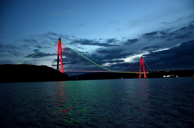 İstanbul'un köprüleri, Azerbaycan bayrağı renklerine büründü