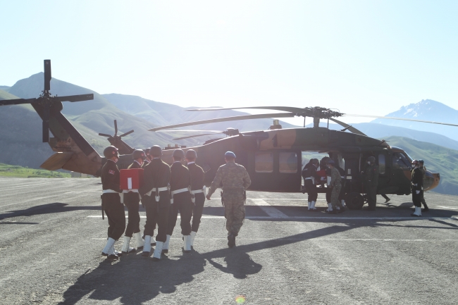 Hakkari'de şehit olan askerler törenle memleketlerine uğurlandı