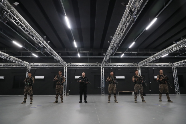 Bakan Varank hücre evi simülasyonlu sanal operasyona katıldı