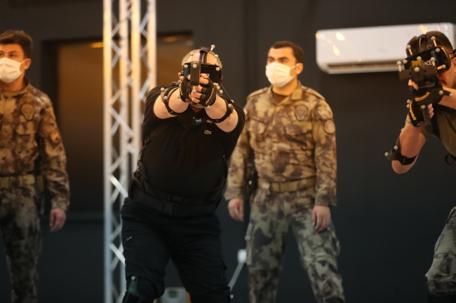 Bakan Varank hücre evi simülasyonlu sanal operasyona katıldı