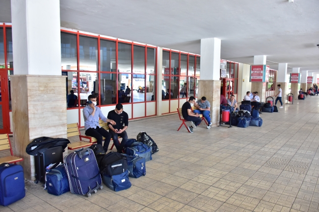 COVID-19 nedeniyle terhisleri ertelenen 120 asker ailelerine kavuştu