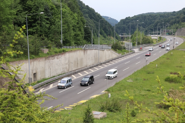 Türkiye'nin geçiş güzergahında araç yoğunluğu arttı