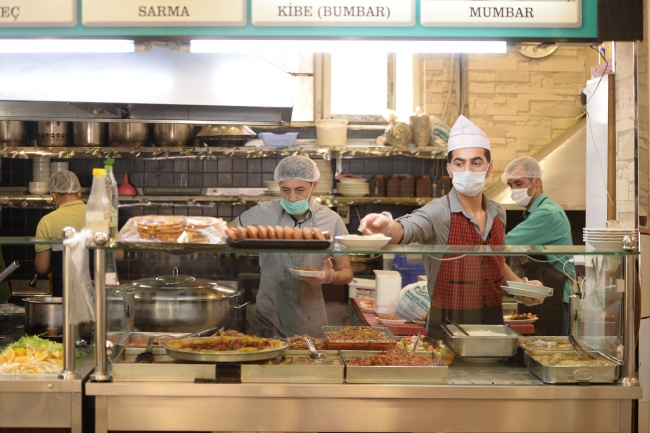 Diyarbakır ve Mardin'deki tarihi işletmeler müşterileriyle buluştu