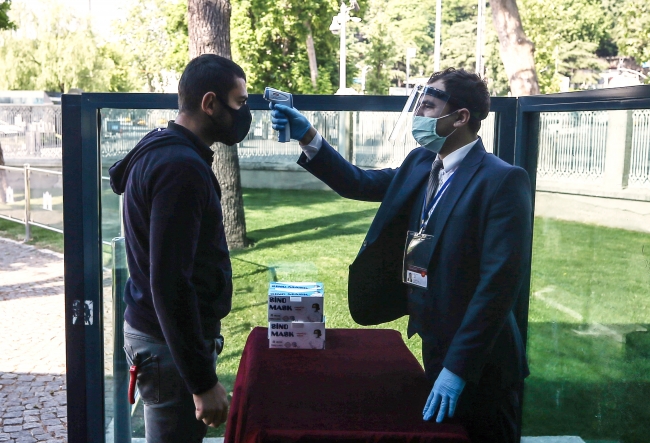 Beylerbeyi ve Dolmabahçe sarayları ziyarete açıldı