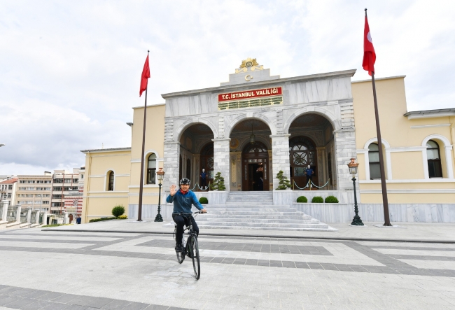 İstanbul Valisi Ali Yerlikaya, iş yerine bisikletle gitti