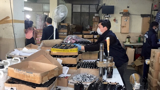 Eyüpsultan'da 1 milyon şişe sahte parfüm ele geçirildi