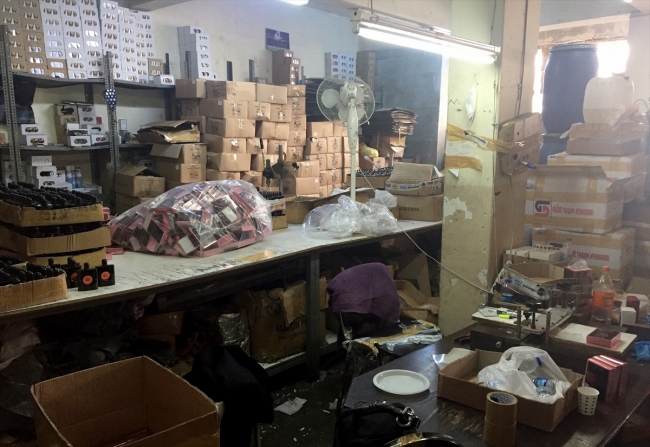 Eyüpsultan'da 1 milyon şişe sahte parfüm ele geçirildi