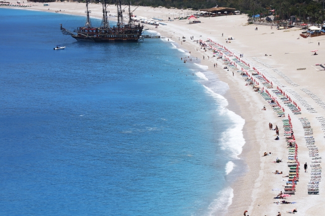 Antalya ve Muğla'da sosyal mesafeli deniz keyfi