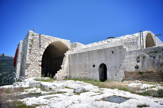 Restore edilen Namrun Kalesi ziyaretçilerini bekliyor