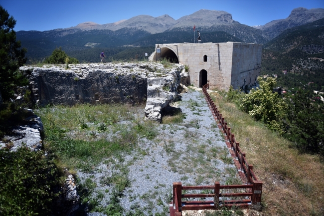 Restore edilen Namrun Kalesi ziyaretçilerini bekliyor