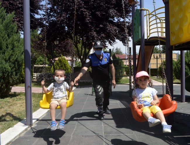 Amasya'da polisler çocuklarla birlikte oyun oynadı
