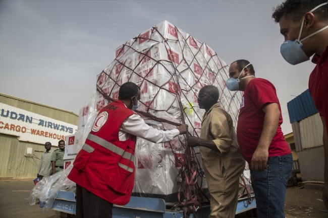 Türkiye'den gönderilen tıbbi yardım Sudan'a ulaştı