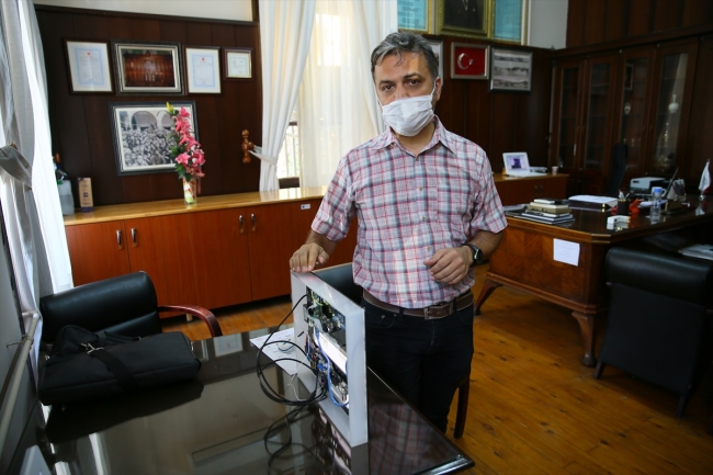 Meslek lisesi öğretmenlerinden ateş ölçerli yüz tanıma cihazı