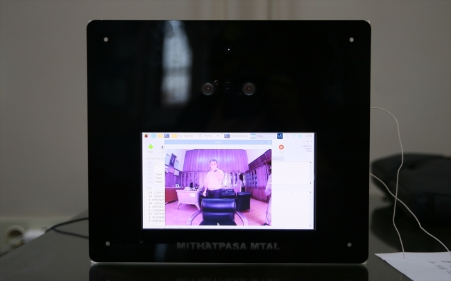 Meslek lisesi öğretmenlerinden ateş ölçerli yüz tanıma cihazı