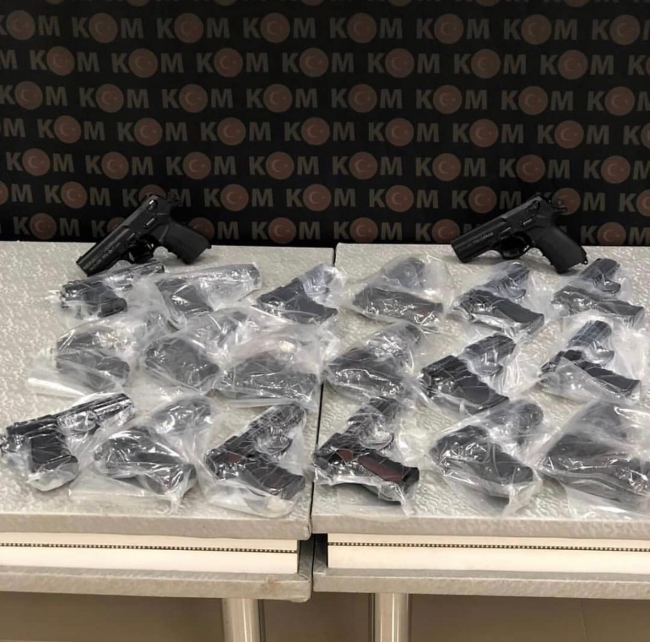 İzmir merkezli suç örgütü operasyonu: 13 gözaltı