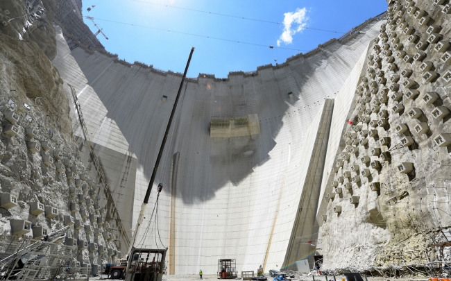 Yusufeli Barajı'nın gövde yüksekliğinde 214 metreye ulaşıldı