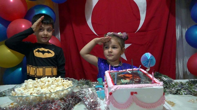 Kahramanmaraş'ta şehit kızına doğum günü sürprizi