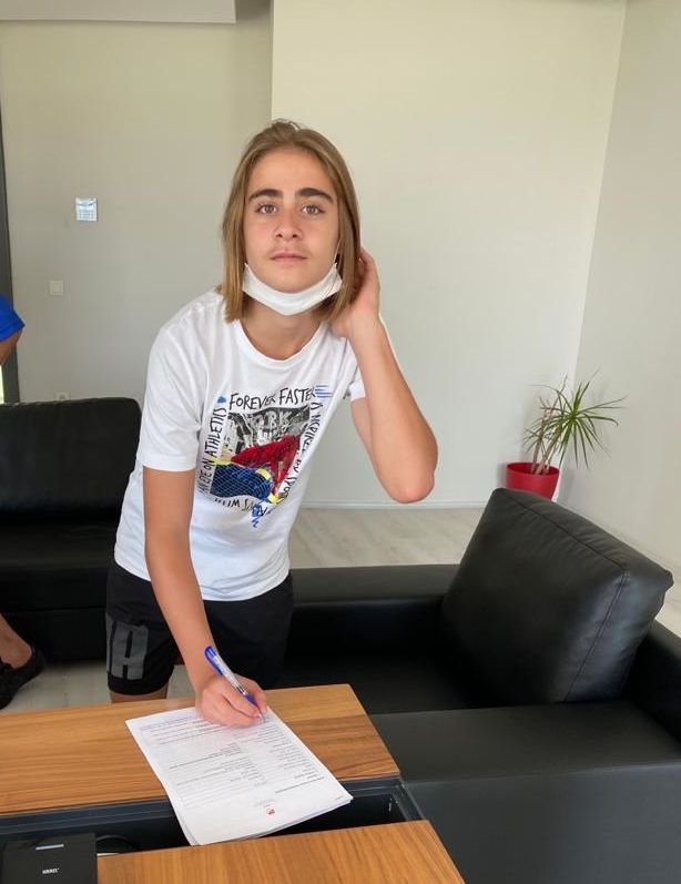 Antalyaspor 15 yaşındaki oyuncusu ile profesyonel sözleşme yaptı