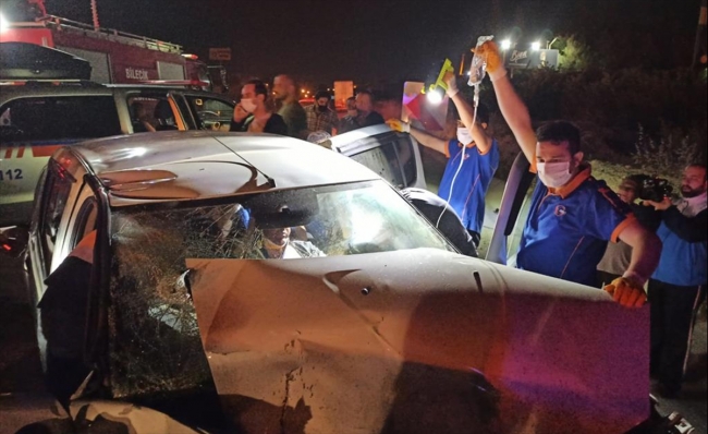 Bilecik'te iki otomobil çarpıştı: 6 yaralı