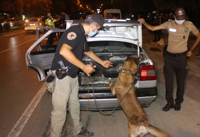 Adana'da huzur uygulaması: Aranan 42 şüpheli yakalandı